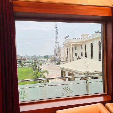 Royal Heritage Hotel & Resort Ayodhya 외부 사진