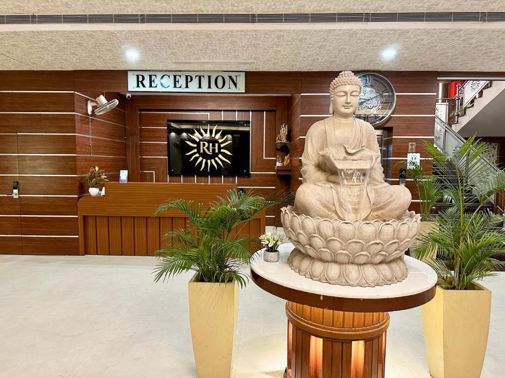 Royal Heritage Hotel & Resort Ayodhya 외부 사진