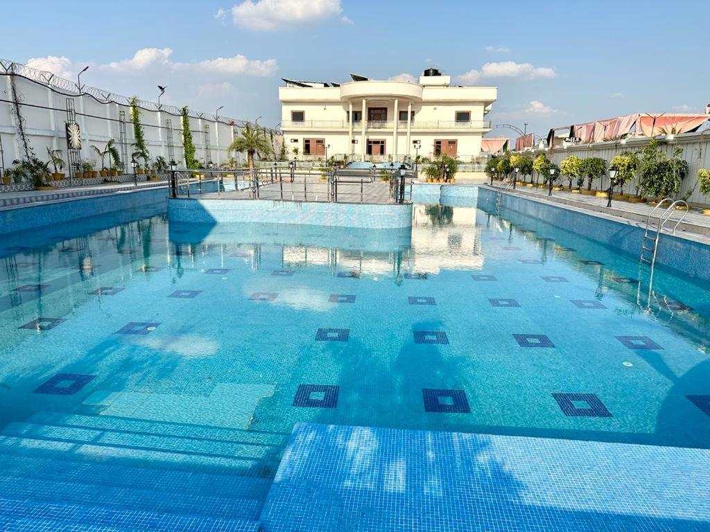 Royal Heritage Hotel & Resort Ayodhya 외부 사진