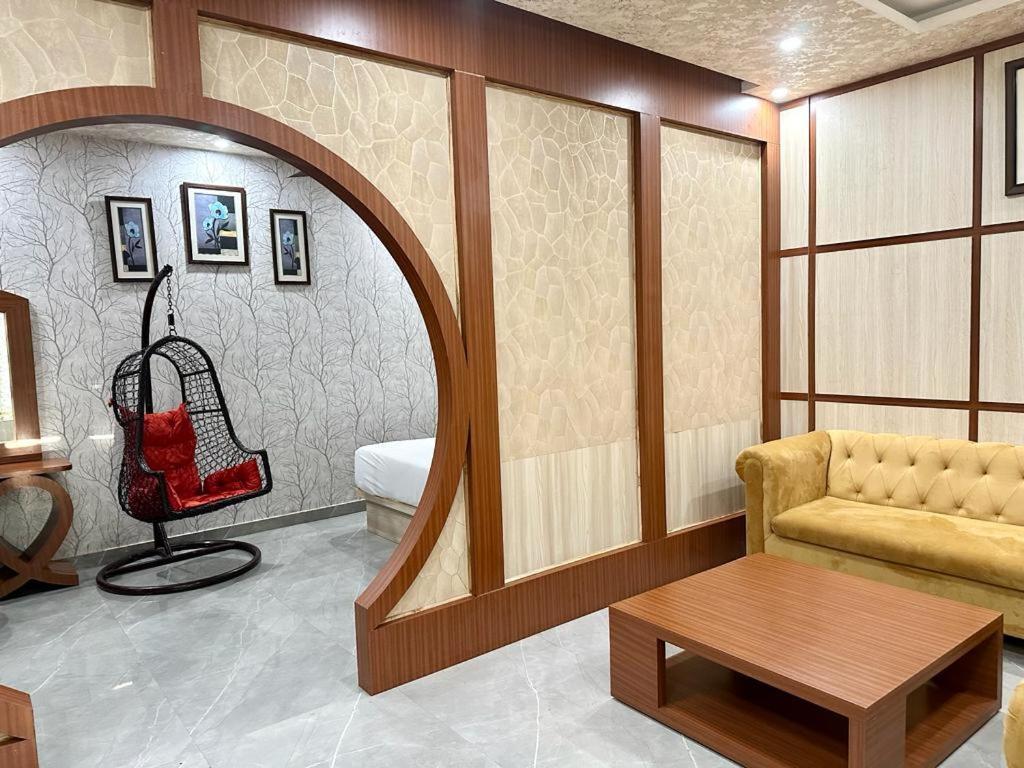 Royal Heritage Hotel & Resort Ayodhya 외부 사진