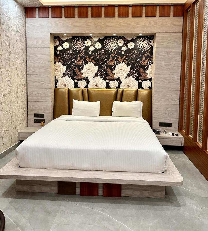 Royal Heritage Hotel & Resort Ayodhya 외부 사진