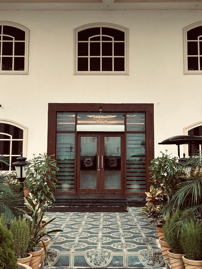 Royal Heritage Hotel & Resort Ayodhya 외부 사진