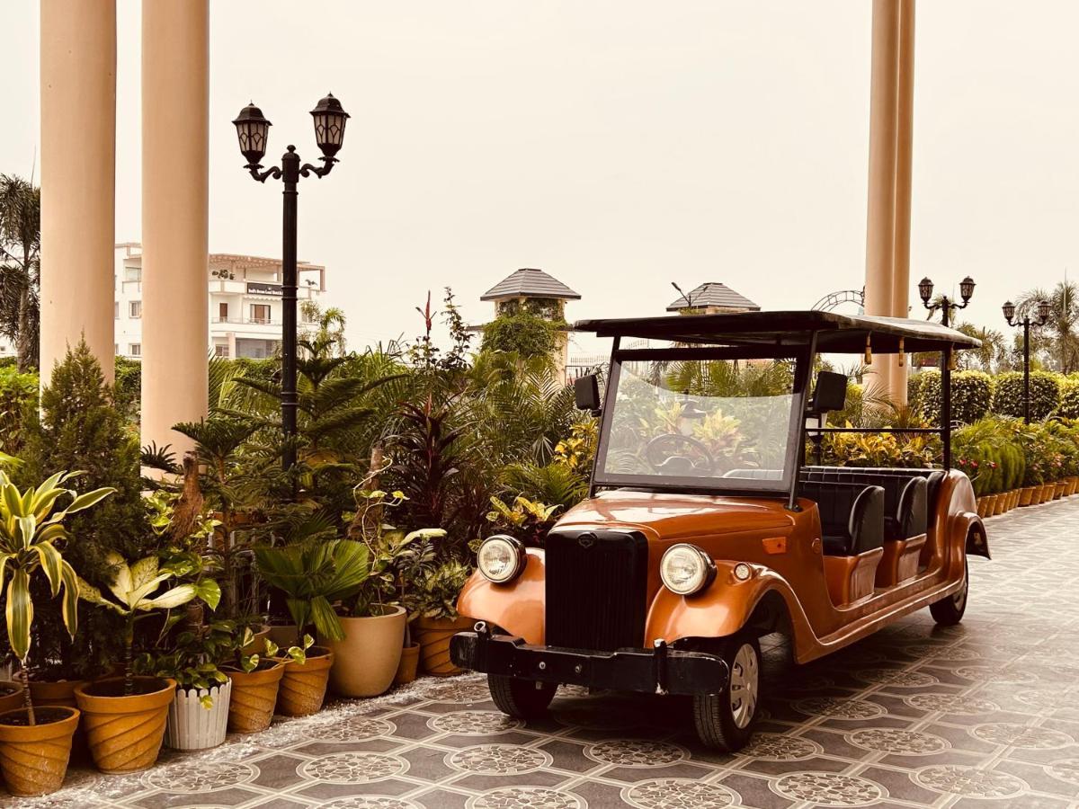 Royal Heritage Hotel & Resort Ayodhya 외부 사진