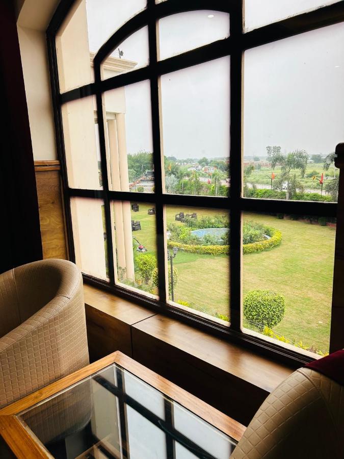 Royal Heritage Hotel & Resort Ayodhya 외부 사진